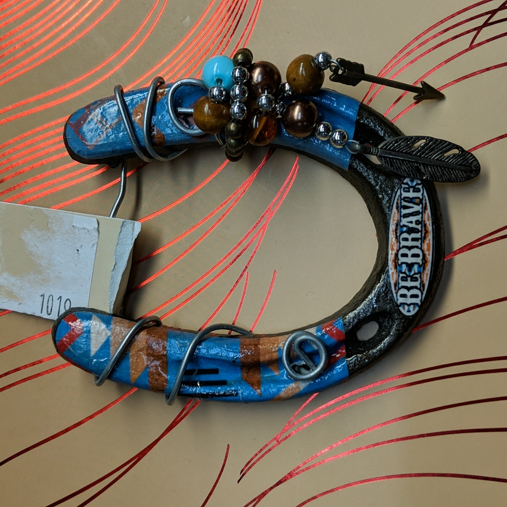 Horseshoe decorative piece